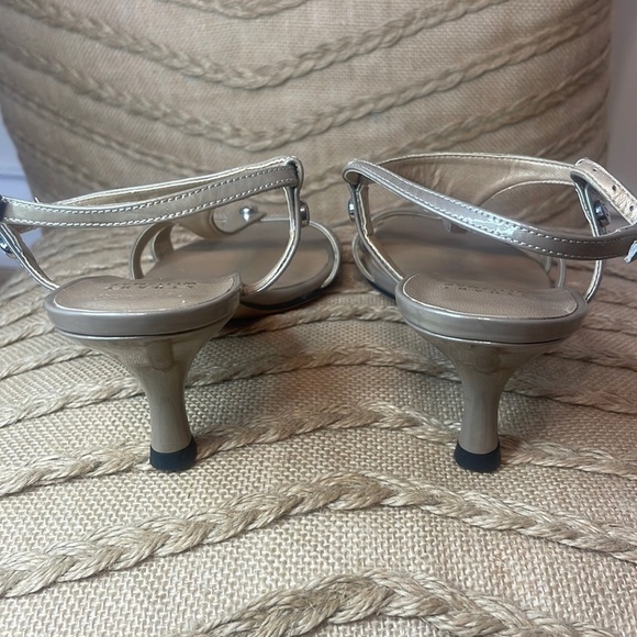 Stuart Weitzman Nude Heels Size 8M - Picture 9 of 12